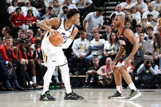 篮球湖人核心球员训练后状态良好